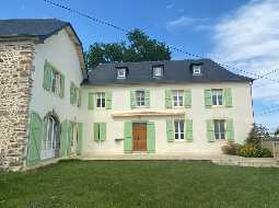 Beautiful renovated Bearnaise Farmhouse with Exceptional Views of the Pyrenees Mountains